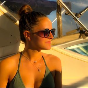 Meet your Posher, Alexia